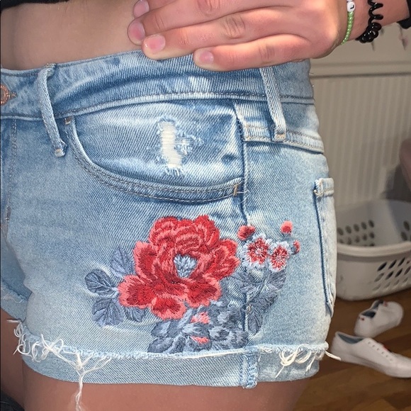 Shorts - Picture 3 of 3